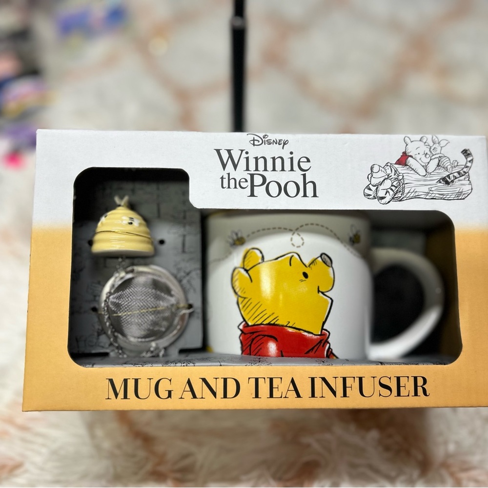 Disney Winnie the Pooh Mug and Bee Hive Tea Infuser boxed set